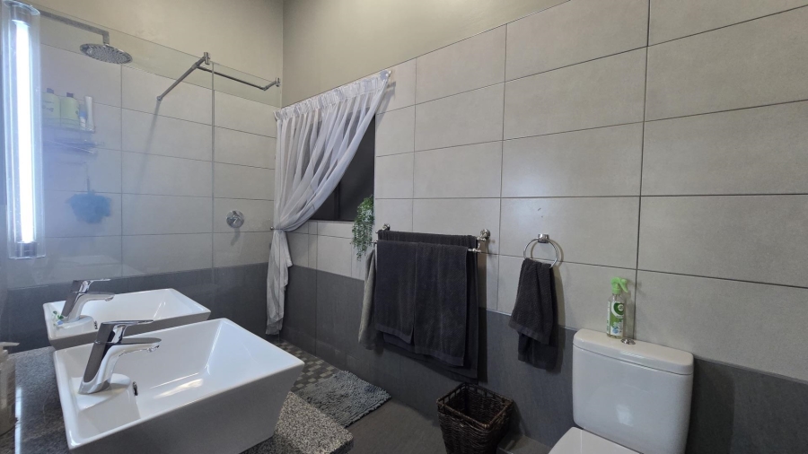 3 Bedroom Property for Sale in Woodland Hills Free State